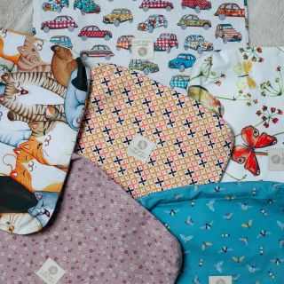 A zase ty taštičky! 😍👜 Mám nesmírně šikovnou kolegyňku - švadlenku, která nelení a opět pro vás s láskou ušila pár kousků....