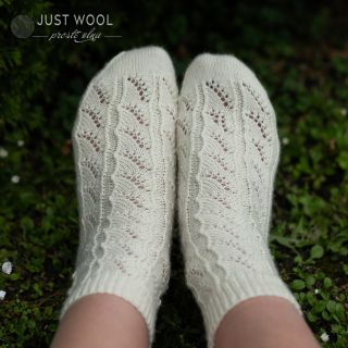 🍂 Podzim a ponožky jdou ruku v ruce! 🧦 Znáte Socktober? Měsíc věnovaný pletení ponožek je tady, a já jsem pro vás na blog...